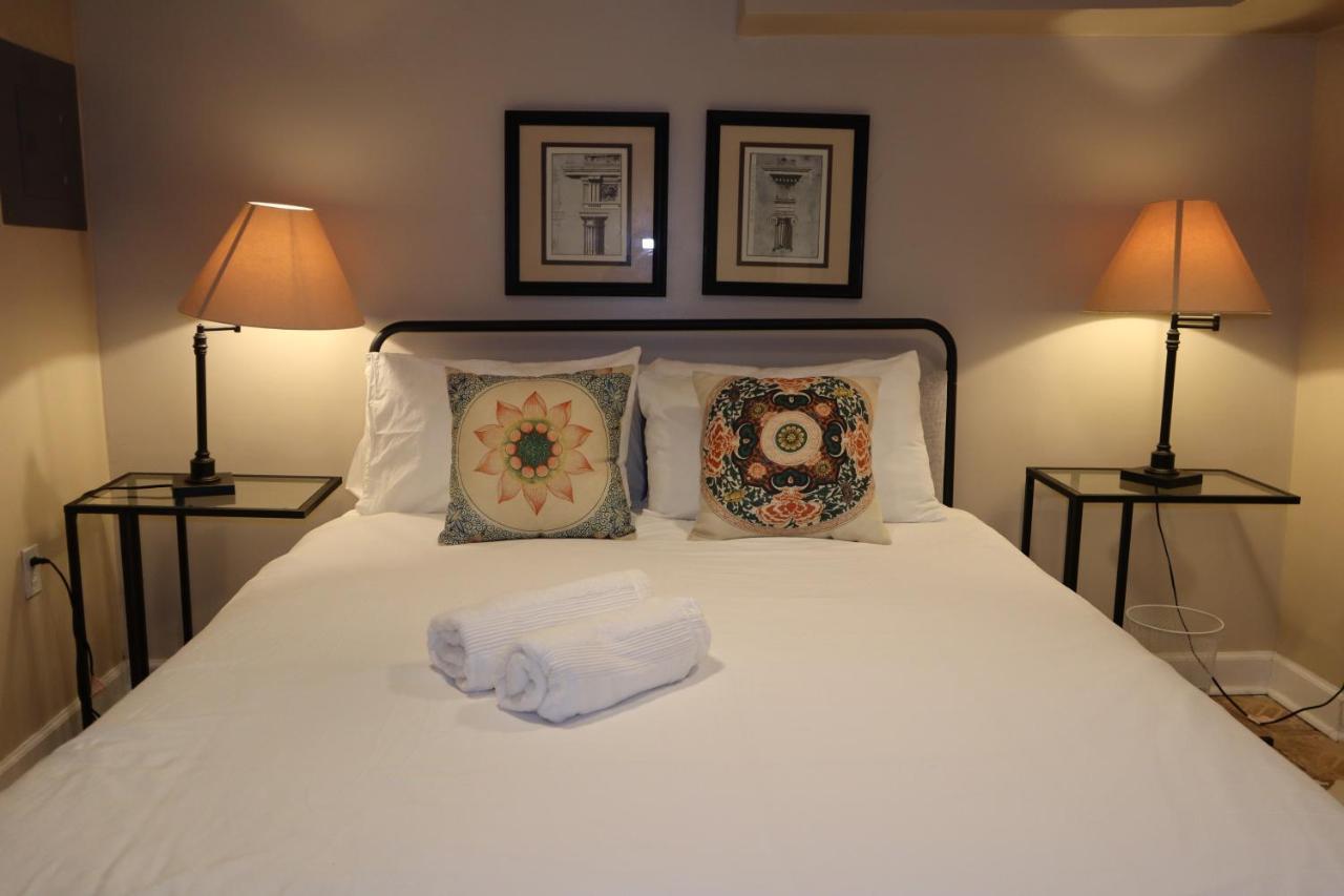 Villa 4 Bedroom Downtown Dc With Private Parking Walk Metro Nightlife *